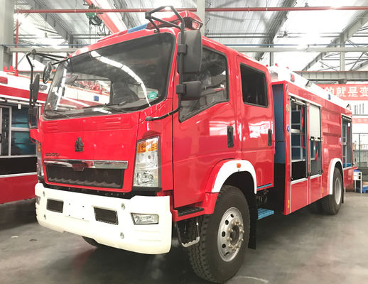 Alta mobilità HOWO 4 tonnellate di camion per incendi in schiuma per le aree urbane
