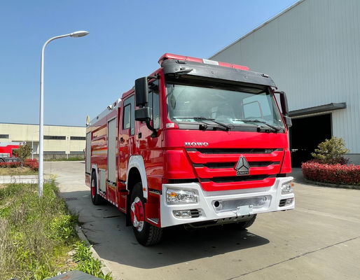 HOWO camion dei vigili del fuoco 228kw 6x4 della schiuma da 8 TONNELLATE per il salvataggio di emergenza antincendio
