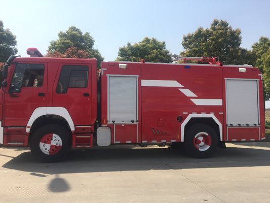 Camion dei vigili del fuoco Sinotruk 8000L Water Foam con doppia cabina multifunzionale