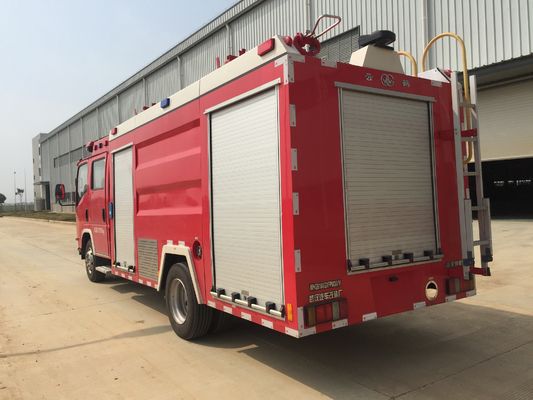 Camion dei vigili del fuoco della schiuma di ISUZU 139KW, mini autopompa antincendio 4x2 4000L con acqua della schiuma
