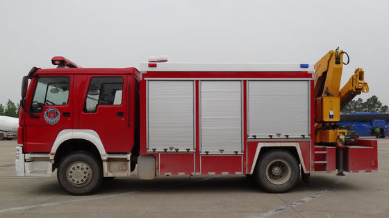 SINOTRUK HOWO Heavy Emergency Rescue Fire Truck 4x2 With 5 Ton Crane